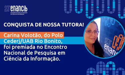 Tutora Carina Volotão recebe prêmio na área de ciência da informação