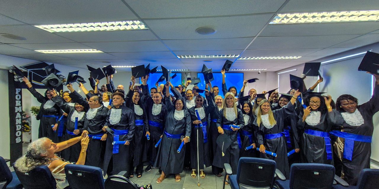Formatura nas escolas da Rede Ceja é marcada por histórias de perseverança e emoção
